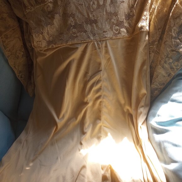 Body central cream lace maxi skirt with half under slip! Pre owned  Size M/L - Picture 3 of 3